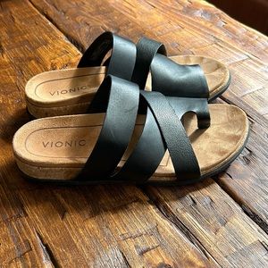 Women's black size 8 Vionic sandal